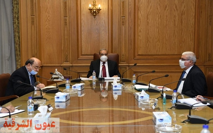 وزير الانتاج الحربي يجتمع بعدد من قيادات شركات الوزارة