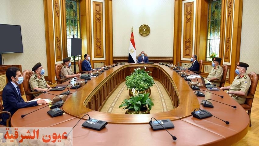 الرئيس السيسي يجتمع برئيس مجلس الوزراء ووزير الإتصالات ومدير سلاح الإشارة بالقوات المسلحة