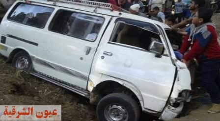 إصابة 8 سيدات وطفلتين في إنقلاب سيارة بالشرقية