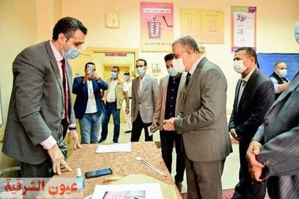 محافظ الدقهلية يستقبل مديرة مدرسة عمر مكرم بدكرنس