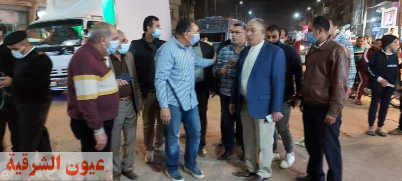 محافظ الشرقية يعاود زيارته مساءاً لمركز منيا القمح للوقوف على مدى الإلتزام بتنفيذ حملات إزالة الإشغالات