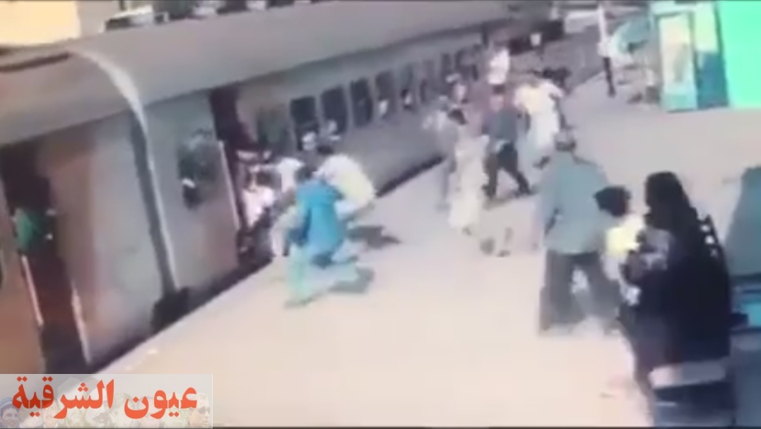 يقظة الأهالي تنقذ فتاة قبل أن يدهسها القطار في محطة قطار الزقازيق