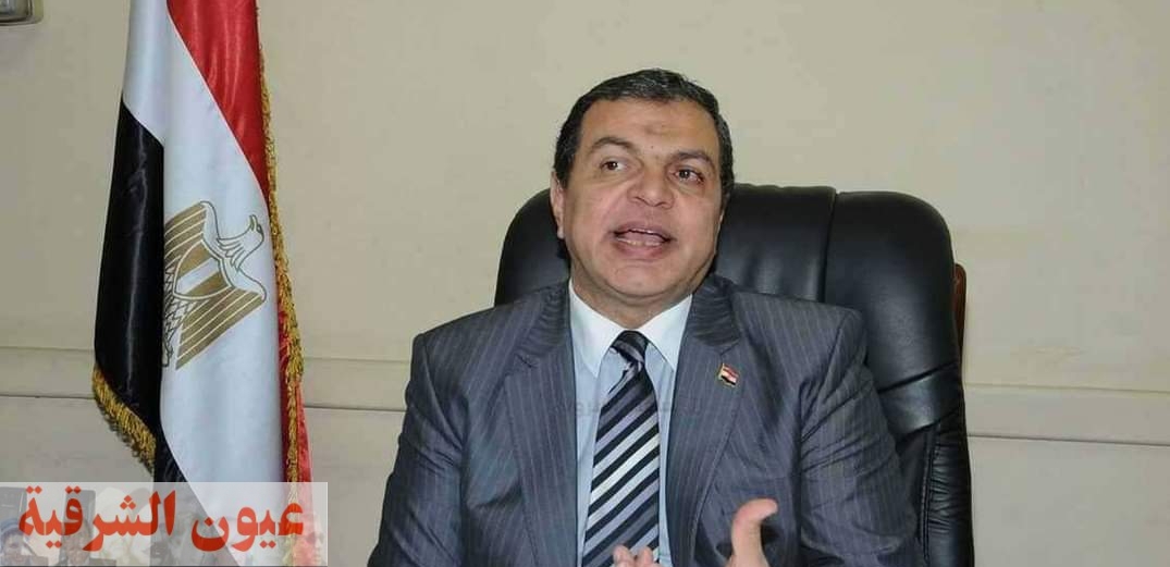 وزير القوي العاملة و محافظ السويس يسلمان 65 عقد عمل لذوي الهمم والعزيمة بالمحافظة