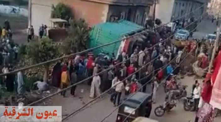 خروج عربات قطار القاهرة المنصورة عن القضبان بالقرب من محطة 