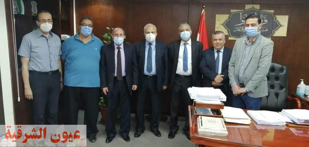رئيس شركة القناة لتوزيع الكهرباء يزور مستشفى كهرباء القاهرة..ويتلقى لقاح كورونا