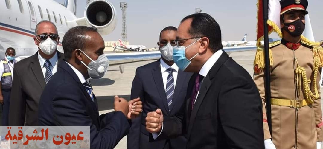 رئيس الوزراء يستقبل رئيس وزراء الصومال بمطار القاهرة