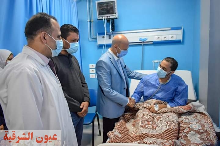 الدكتور هشام مسعود يطمئن علي الحالة الصحية لطبيب العناية ويتفقد أعمال التطوير الجارية بمستشفي الزقازيق العام 