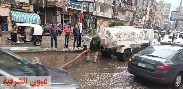 كسح مياه الأمطار وإزالة آثارها من الشوارع بعد سقوط الأمطار الغزيرة بالشرقية