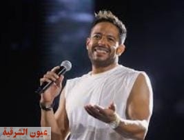 صدمة محمد حماقي بعد ارتطام موبايل برأسه خلال حفله في الرياض