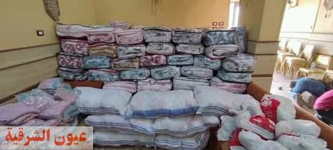 مؤسسة عمرو عبدالسلام الخيرية توزع بطاطين وملابس على الأسر الأكثر إحتياجاً فى أبوحماد
