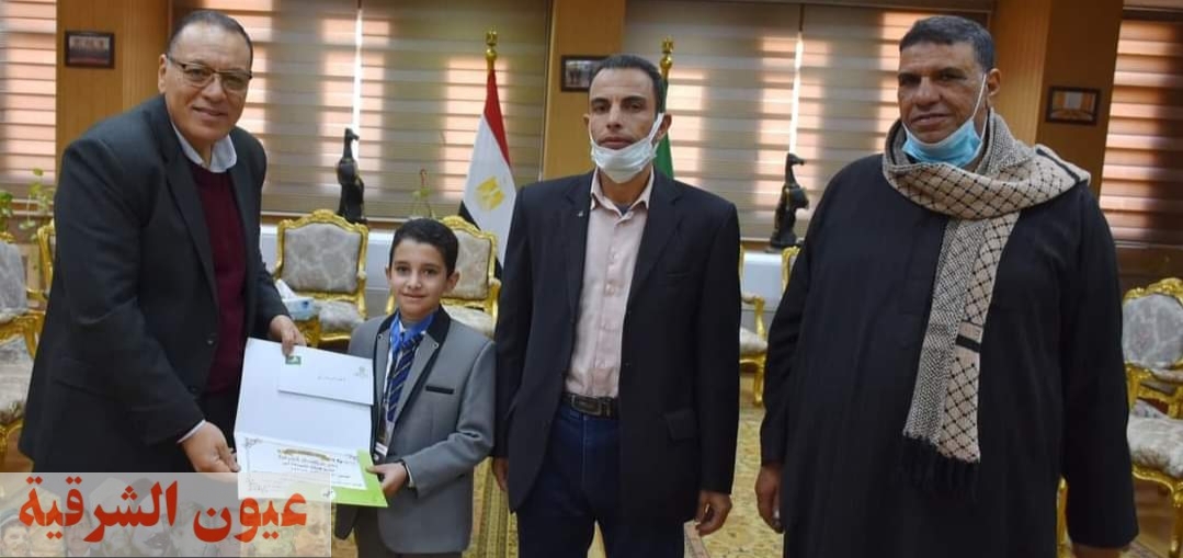 محافظ الشرقية يُكرم الطفل المعجزة إبن أبو حماد لحصوله على المركز الثاني في المسابقة العالمية لحفظ القرآن الكريم