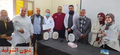 مدير مستشفى أبوحماد العام يكرم فريق العمل تقديرا لدورهم فى الإرتقاء بمستوى الخدمة