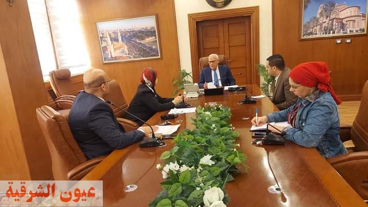 محافظ بورسعيد يلتقي بمسؤولي هيئة تنشيط السياحة