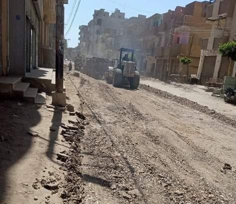 تنفيذ أعمال رصف شارع عرابي بمدينة كفر صقر بتكلفة مليون جنيه
