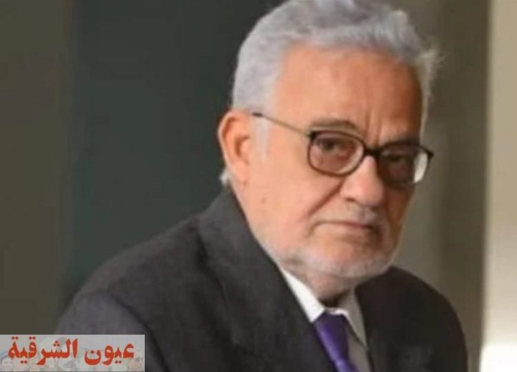 الإعلامي شريف عامر يستقبل العزاء في والده منير عامر