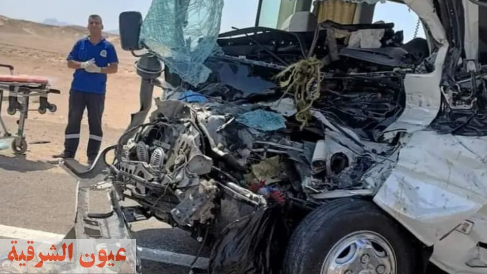 مصرع سائق في حادث تصادم أتوبيس وسيارة نقل علي طريق الغردقه - سفاجا