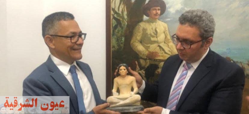 السفير المصري في فنزويلا يلتقي وزير الثقافة الفنزويلي