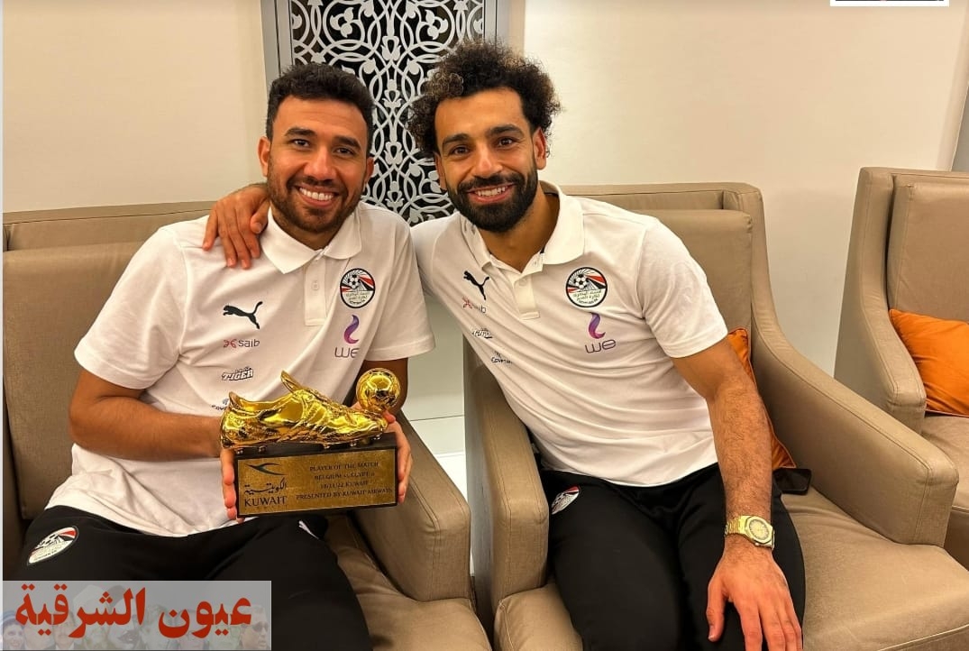 محمد صلاح يهدي جائزة أفضل لاعب في مباراة بلجيكا إلي تريزيجيه