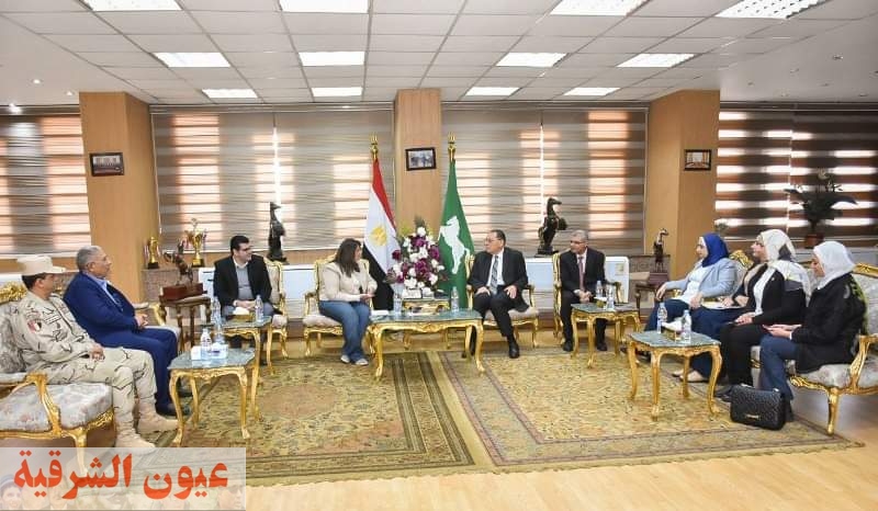 محافظ الشرقية يستقبل وزيرة الدولة للهجرة وشئون المصريين بالخارج