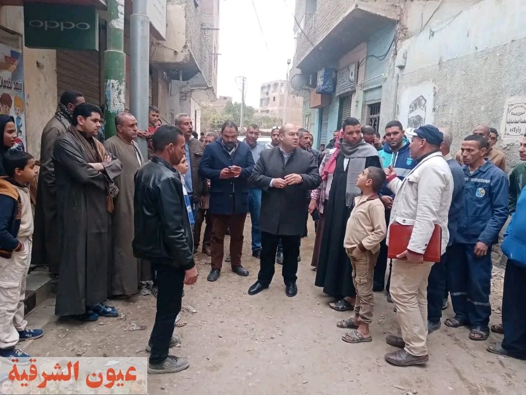 نائب محافظ الجيزة يتابع الخطة الأستثمارية للتطوير والرصف بمدينة أطفيح 