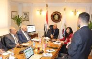 رئيس شركة مصر للغزل والنسيج بالمحلة يجتمع مع رئيس شركة 