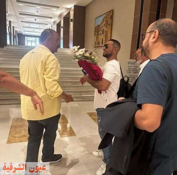 بعد أزمته الأخيرة.. استقبال أحمد سعد بالورود عند وصوله تونس