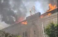 السيطرة على حريق ضخم في مبنى وزارة الأوقاف