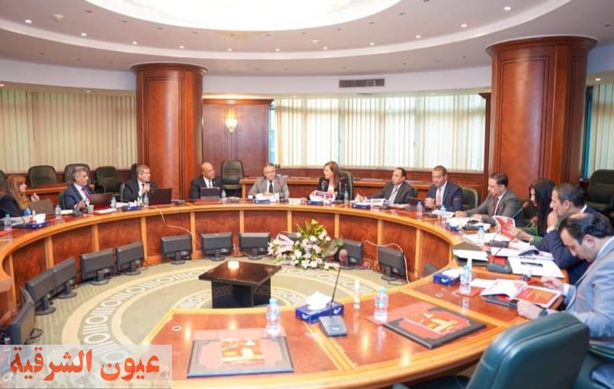 وزيرة التخطيط تجتمع بشركة مصر القابضة للتأمين والشركات التابعة لمناقشة خطط العمل المستقبلية