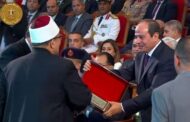 وزير الأوقاف يهدي الرئيس السيسي موسوعة تجديد الخطاب الديني