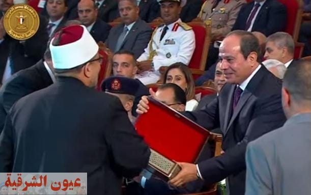 وزير الأوقاف يهدي الرئيس السيسي موسوعة تجديد الخطاب الديني