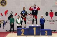 محافظ بني سويف يهنئ ابنة المحافظة لحصدها 6 ميداليات في رفع الأثقال