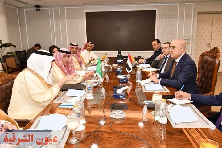 وزيرا الإسكان المصري والتجارة السعودي يبحثان مجالات التعاون المشترك