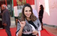 بالشال الفلسطيني … ساندي تدلي بصوتها في الانتخابات الرئاسية