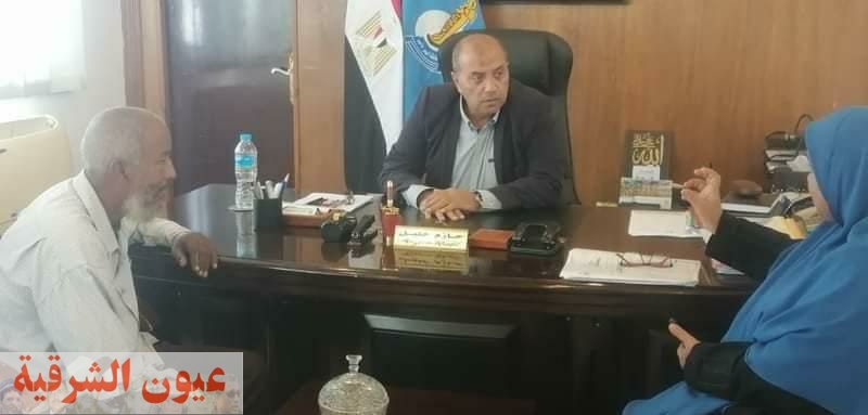 رئيس مرسى علم يستمع إلى المواطنين بمركز الوحدة المحلية