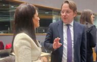 وزيرة التعاون تلتقي بالمفوض الأوروبي لتعزيز الجهود المشتركة لمواجهة التحديات الاقتصادية