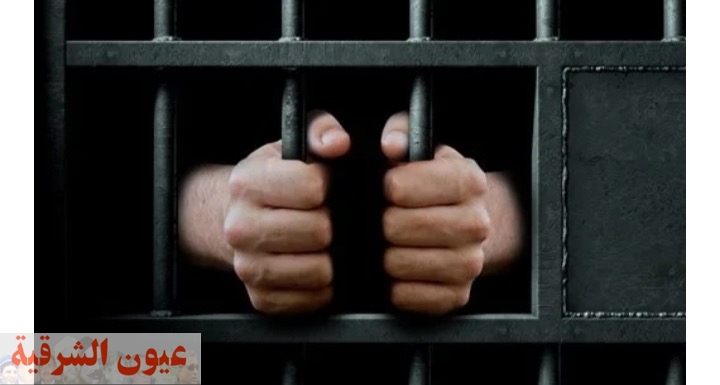 القبض على شخصين بتهمة الاستيلاء على عملات أجنبية من مواطن في قنا