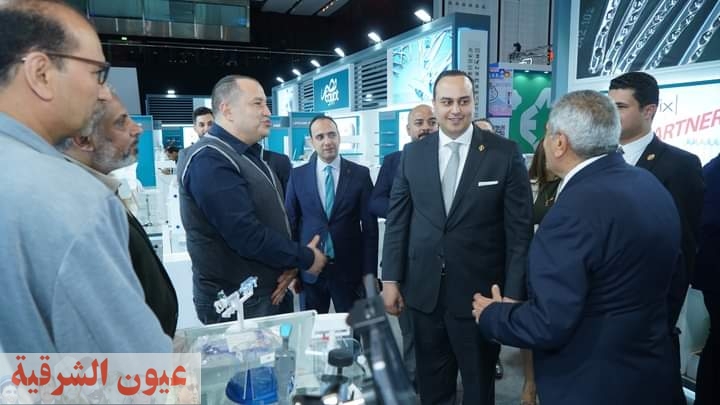رئيس الرعاية الصحية يتفقد الجناح المصري بمعرض الصحة العربي في دبي