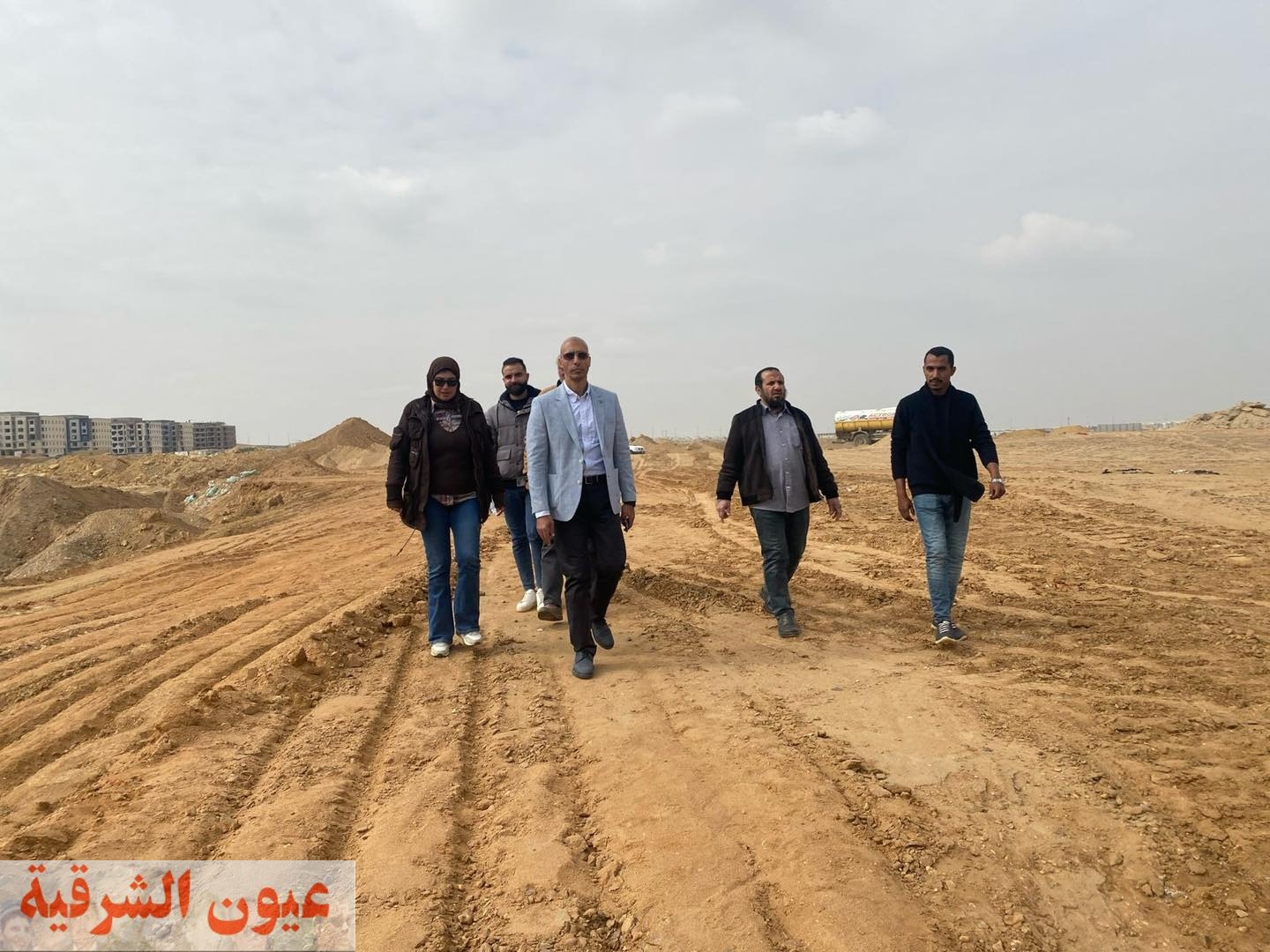 وزير الإسكان يتابع أعمال الطرق والمرافق الجاري تنفيذها في القاهرة الجديدة 