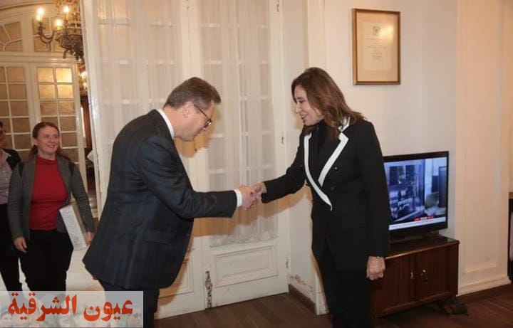 وزيرة الثقافة تستقبل سفير ألمانيا في القاهرة لبحث أطر التعاون الثقافي