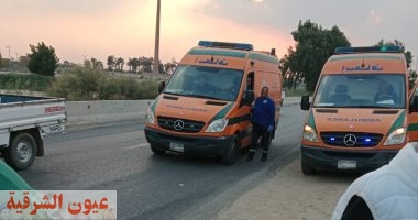 إصابة شخص صدمته سيارة أثناء عبوره طريق الواحات الصحراوي