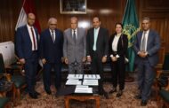 محافظ القليوبية يستقبل أعضاء البنك الزراعي المصري لتقديم تبرع للأسر الأكثر احتياجًا