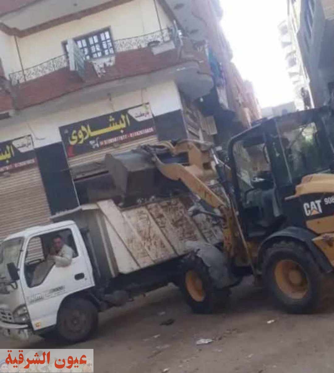 حملة نظافة مكبرة وإزالة الاسوار وغرف بالدبش الابيض بمدينة الحسينية