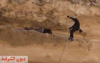 الحماية المدنية تنقذ طالبًا تعثر أعلى سفح جبل في القاهرة