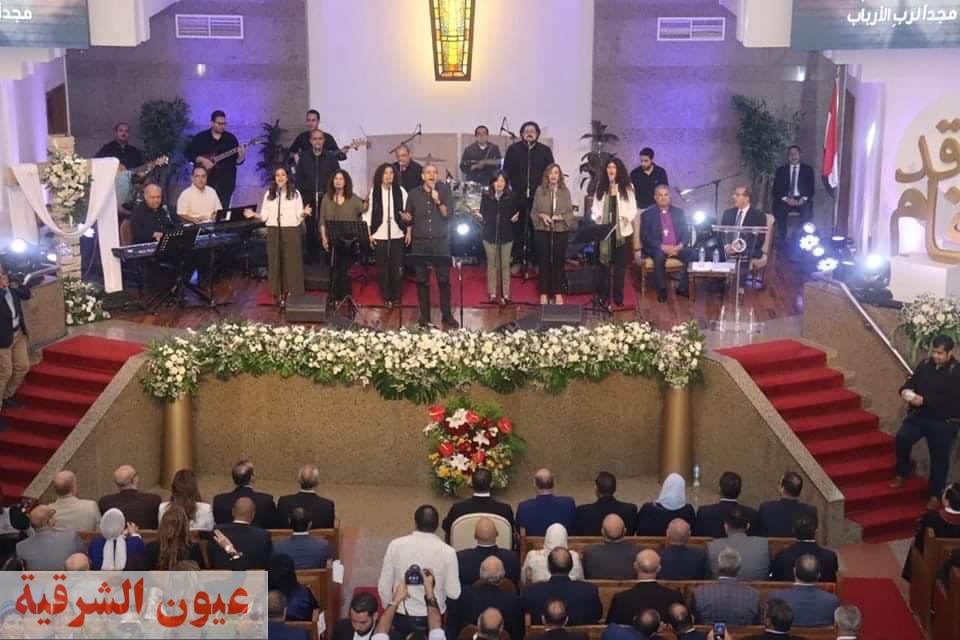 محافظ بني سويف يشهد قداس عيد القيامة المجيد بمقر الكنيسة الإنجيلية  بمصر الجديدة