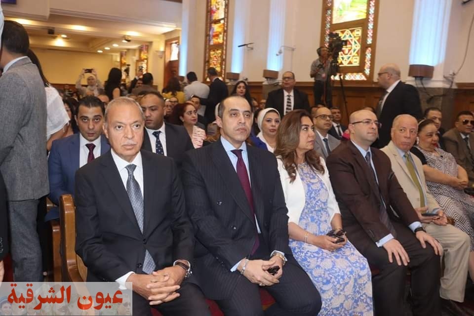 محافظ القليوبية يشهد قداس عيد القيامة المجيد بمصر الجديدة